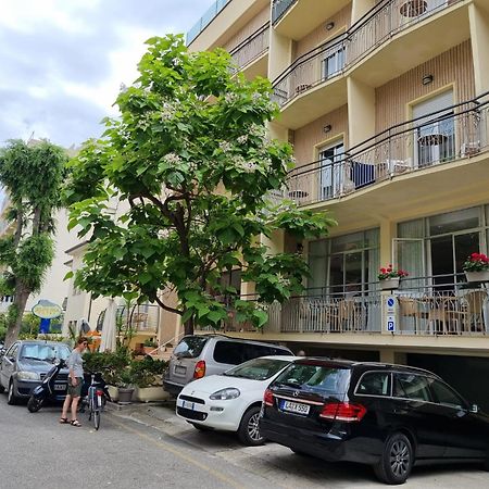 Hotel Esperia Cattolica Buitenkant foto