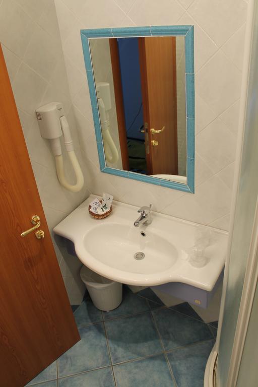 Hotel Esperia Cattolica Kamer foto