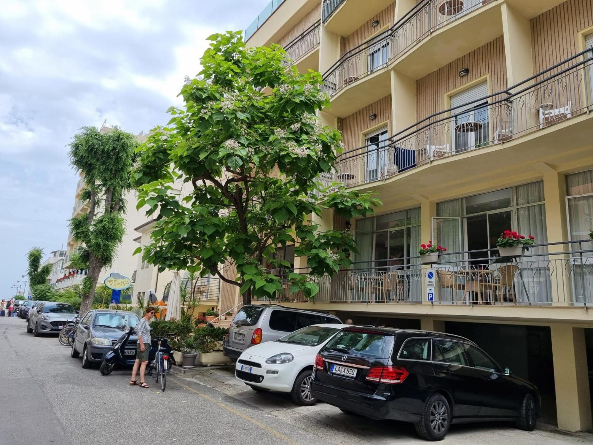 Hotel Esperia Cattolica Buitenkant foto