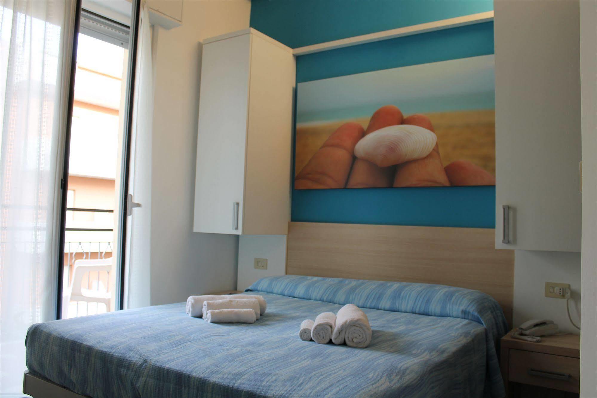 Hotel Esperia Cattolica Buitenkant foto