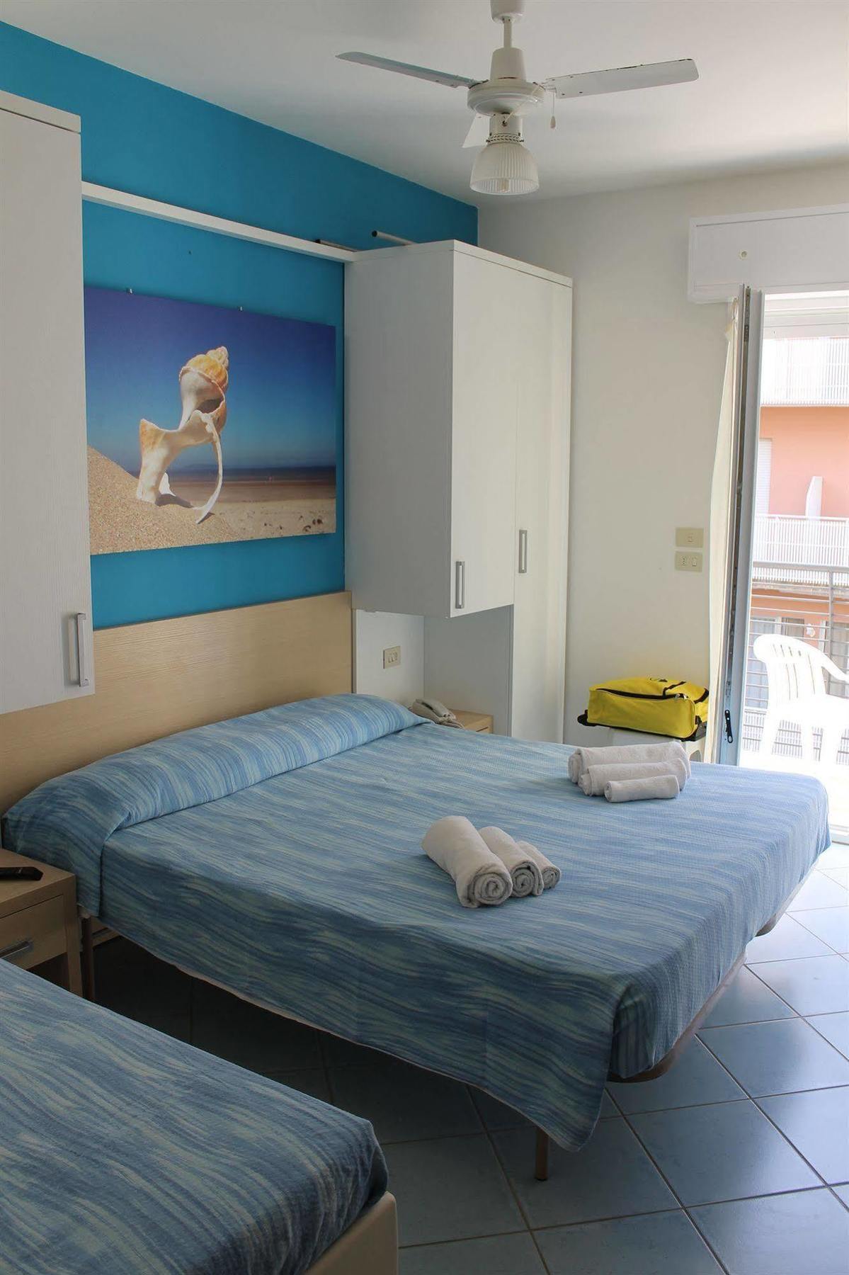 Hotel Esperia Cattolica Buitenkant foto