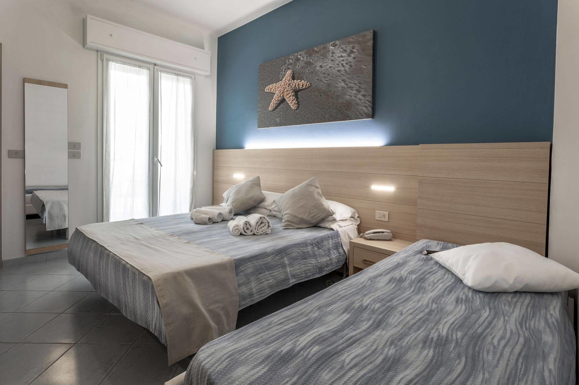 Hotel Esperia Cattolica Buitenkant foto